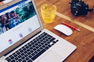 Warum Content-Marketing und bezahlte Werbung kombinieren? Weil sie Hand in Hand unschlagbar sind!